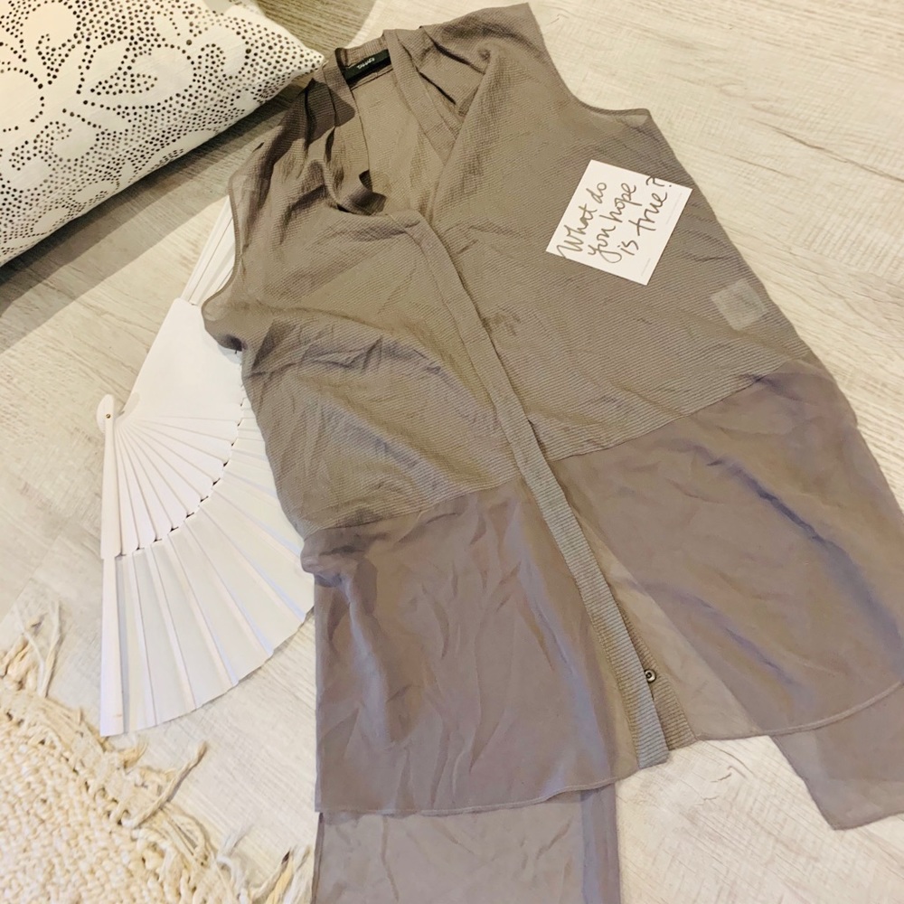 TAHARI olive button tunic blouse w/ sheer hem